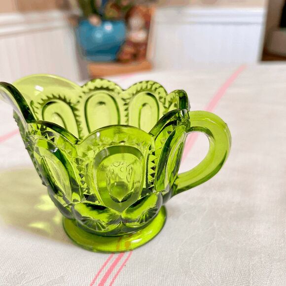 Vintage L.E. Smith Glass Moon and Stars Avocado Green Cream and Sugar Set - Picture 7 of 7